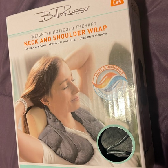 New in original box Weighted Hot & Cold Therapy for Neck & Shoulder Pain Relief - Picture 1 of 8